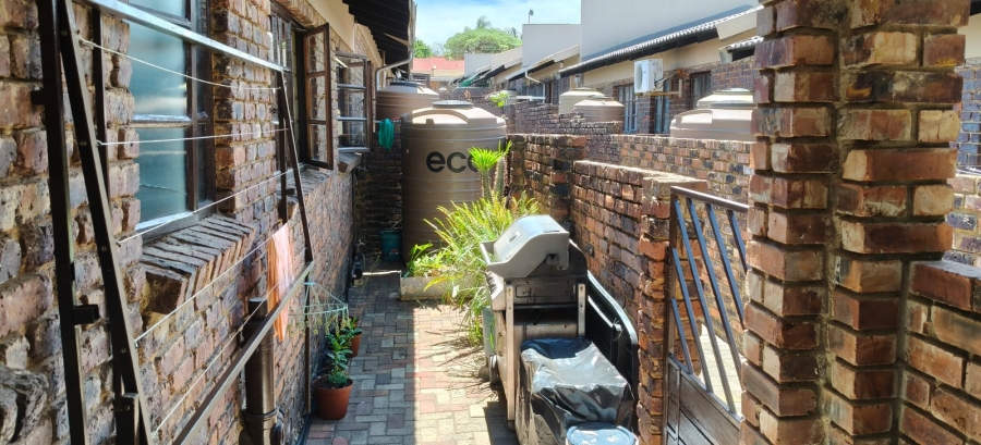 2 Bedroom Property for Sale in Geelhoutpark North West